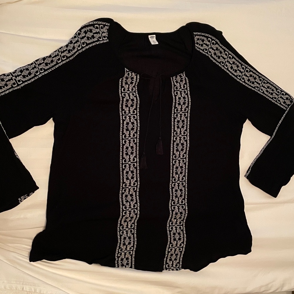 ❤️ XL top! Old Navy - Black Blouse with White Accents - XL blouse - Picture 3 of 16